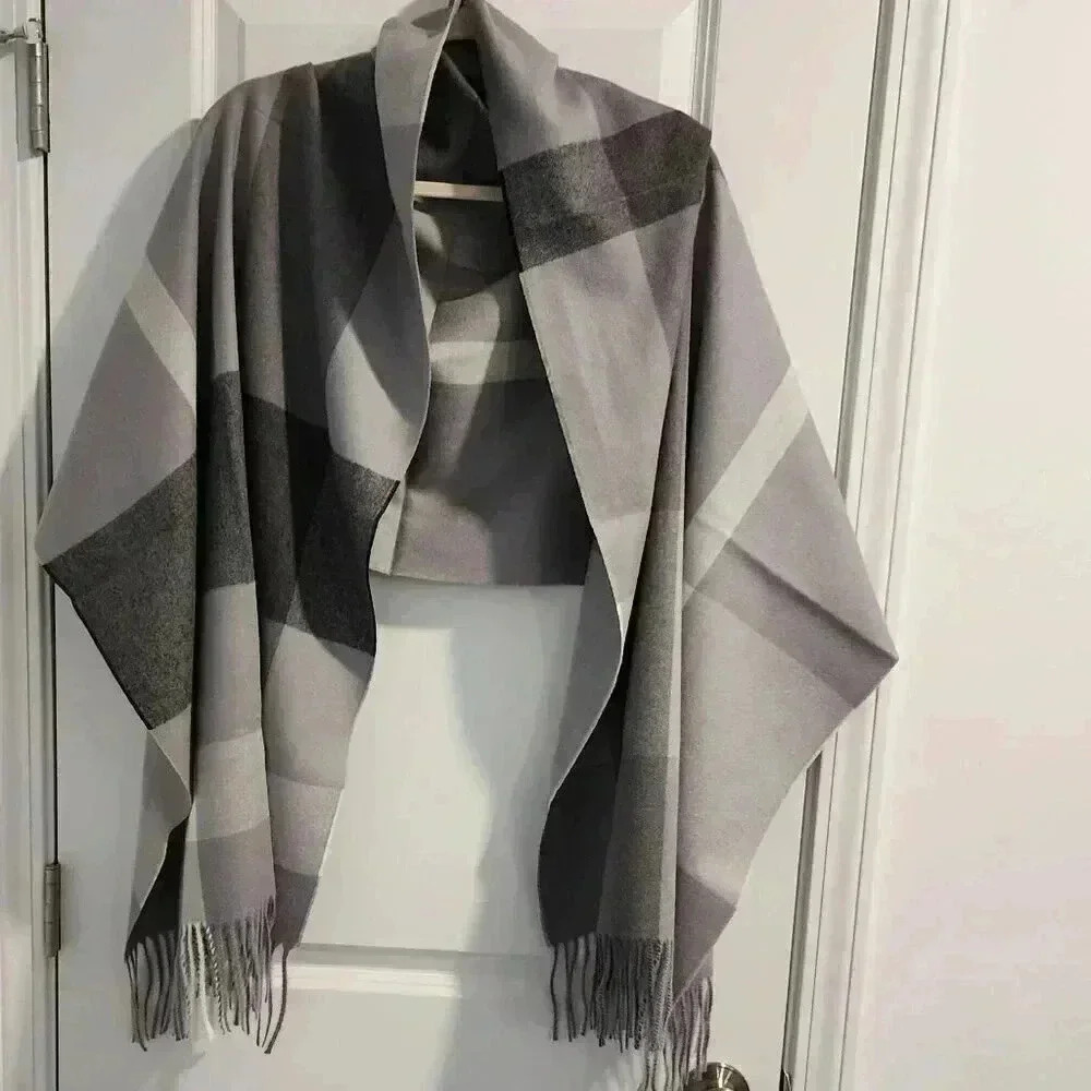 NWT Cashmere blend shawl 25x80